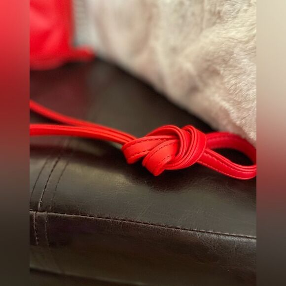 NINE WEST RED “PEETRA CAMERA BAG” QUILTED VEGAN CROSSBODY RED/SILVER CHAIN STRAP - Picture 8 of 9